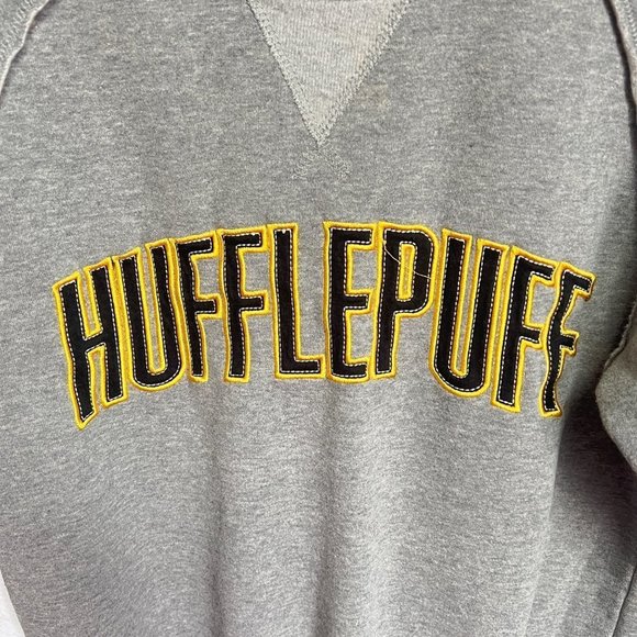 Harry Potter Sweatshirt Small HufflePuff Universal Studio Wizarding World - Picture 3 of 10